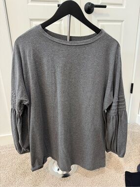 Women's Gray Knit Top